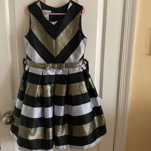 Girls formal dress in excellent condition. Barely worn.